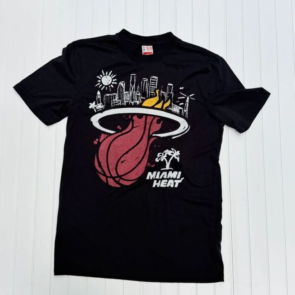 NBA Ultra Game Miami Heat Graphic Skyline T-Shirt - Size S